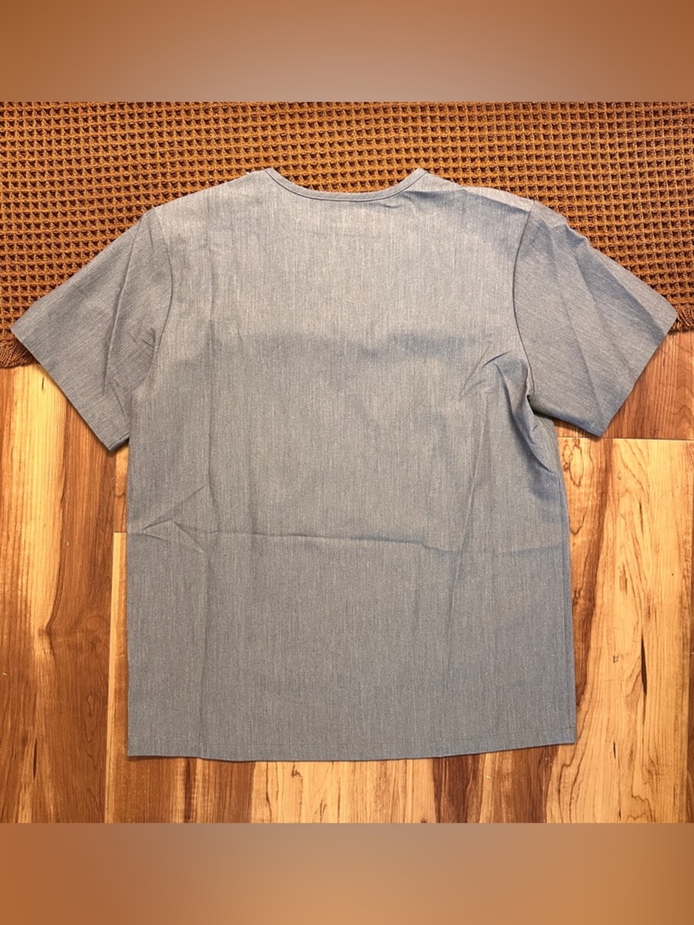 FIGS Leon Two Pocket Top Medical Scrubs in Graphite NWT Sz. M Men’s - Picture 7 of 10